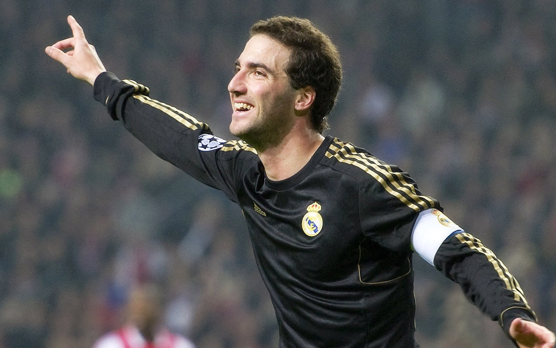 归化球员助力中国足球崛起，未来可期